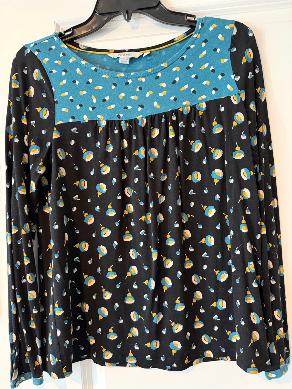 Women's Black Printed Long-Sleeve Top with Teal Yoke